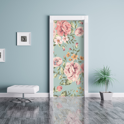 Pièce bleue avec un sticker autocollant fleurs roses collé sur la porte