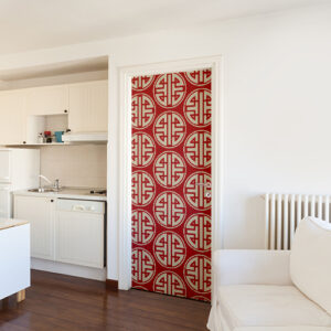 Studio très grand blanc décoré avec un sticker adhésif motif asiatique blanc sur rouge collé sur la porte