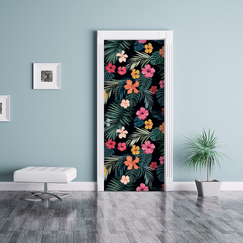 salle de séjour avec stiker pourporte et placards hibiscus multicolores collé sur la porte