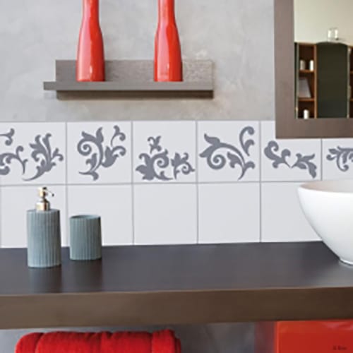 Stickers arabesque barroque pour carrelage dans une salle de bain
