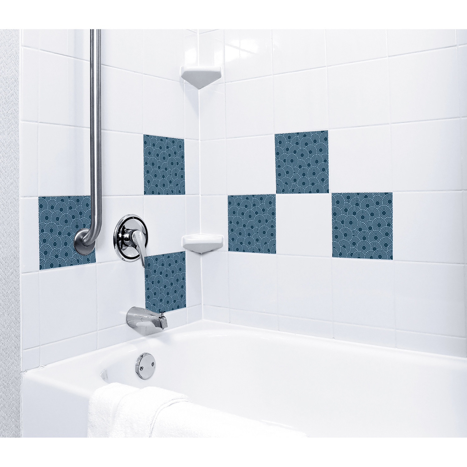 salle de bain décorée de stickers carrelages art déco tons bleus